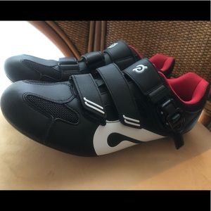 New Peloton shoes size 45 with cleats